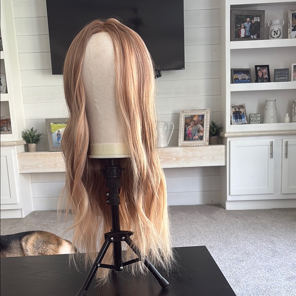 Chelsey Smith Crowns apricot standard size T-part wig